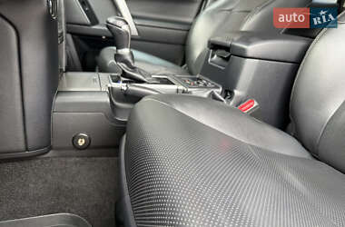 Внедорожник / Кроссовер Toyota Land Cruiser Prado 2020 в 