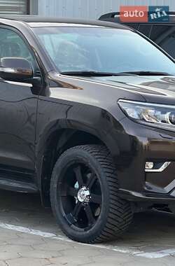 Внедорожник / Кроссовер Toyota Land Cruiser Prado 2022 в 