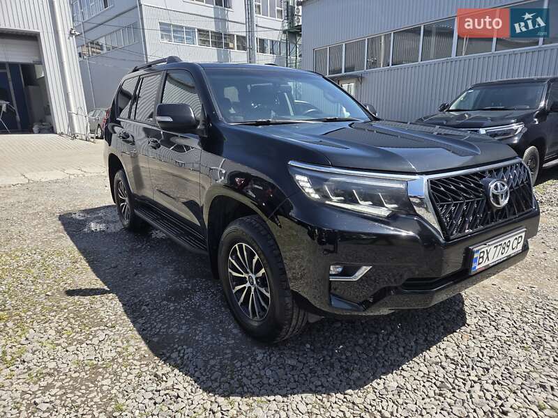 Позашляховик / Кросовер Toyota Land Cruiser Prado 2019 в 