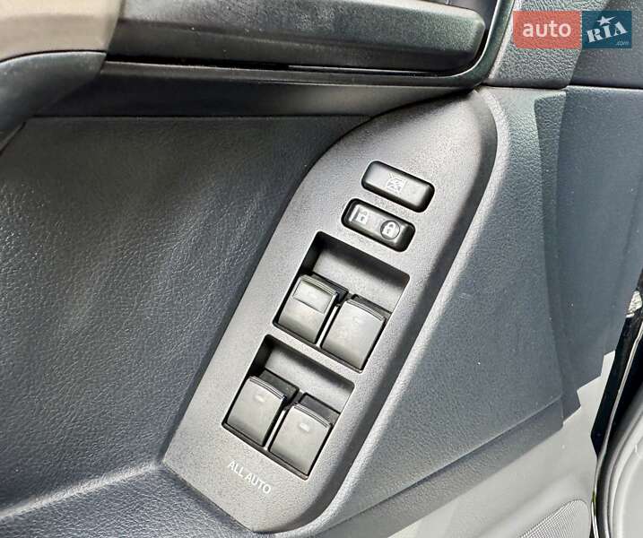 Позашляховик / Кросовер Toyota Land Cruiser Prado 2012 в Києві