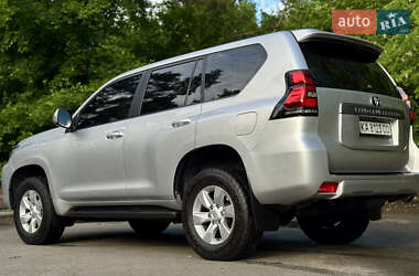 Позашляховик / Кросовер Toyota Land Cruiser Prado 2017 в 