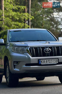 Позашляховик / Кросовер Toyota Land Cruiser Prado 2017 в 