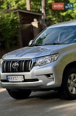 Позашляховик / Кросовер Toyota Land Cruiser Prado 2017 в 