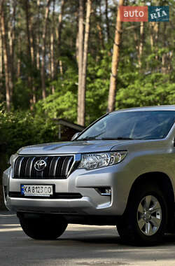 Позашляховик / Кросовер Toyota Land Cruiser Prado 2017 в 