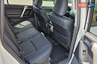 Позашляховик / Кросовер Toyota Land Cruiser Prado 2012 в 