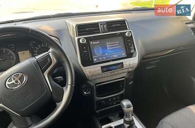 Внедорожник / Кроссовер Toyota Land Cruiser Prado 2019 в 
