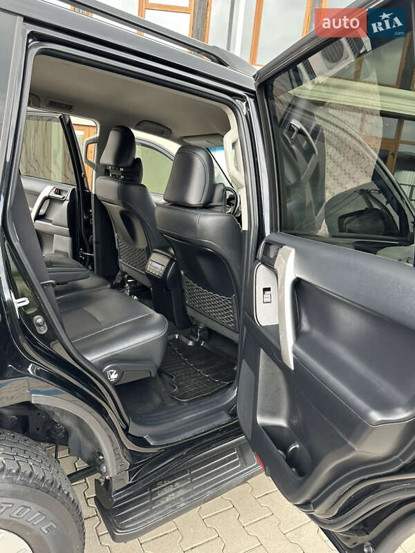 Внедорожник / Кроссовер Toyota Land Cruiser Prado 2019 в Черновцах