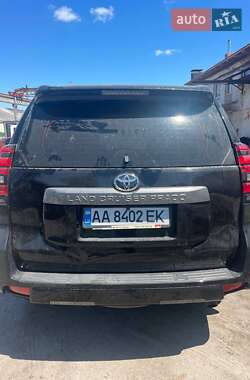 Внедорожник / Кроссовер Toyota Land Cruiser Prado 2019 в 
