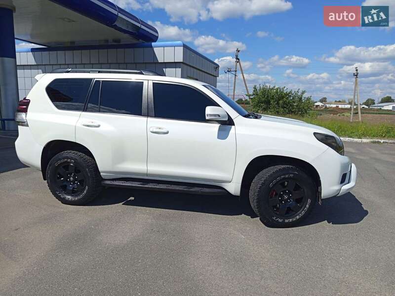 Внедорожник / Кроссовер Toyota Land Cruiser Prado 2011 в Мене