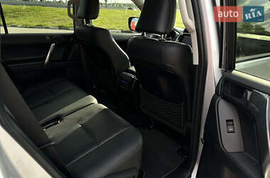 Позашляховик / Кросовер Toyota Land Cruiser Prado 2020 в 