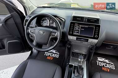 Внедорожник / Кроссовер Toyota Land Cruiser Prado 2022 в 