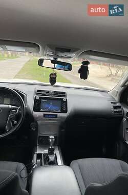 Внедорожник / Кроссовер Toyota Land Cruiser Prado 2019 в 