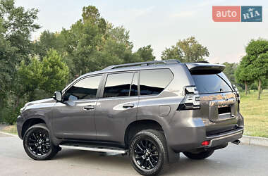 Внедорожник / Кроссовер Toyota Land Cruiser Prado 2022 в 