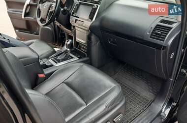 Внедорожник / Кроссовер Toyota Land Cruiser Prado 2017 в 