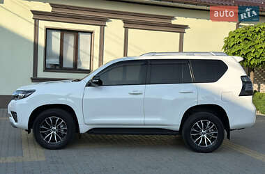 Внедорожник / Кроссовер Toyota Land Cruiser Prado 2020 в 