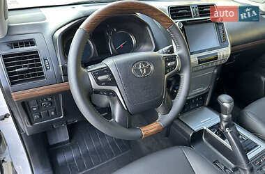 Внедорожник / Кроссовер Toyota Land Cruiser Prado 2020 в 