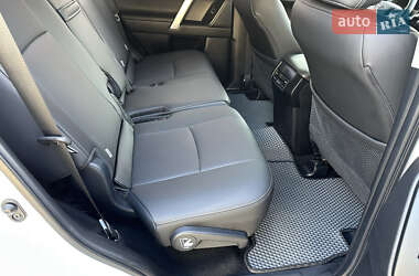Внедорожник / Кроссовер Toyota Land Cruiser Prado 2020 в 