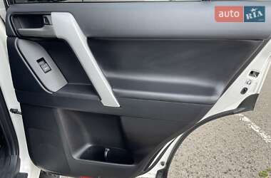 Внедорожник / Кроссовер Toyota Land Cruiser Prado 2020 в 
