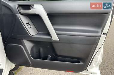 Внедорожник / Кроссовер Toyota Land Cruiser Prado 2020 в 
