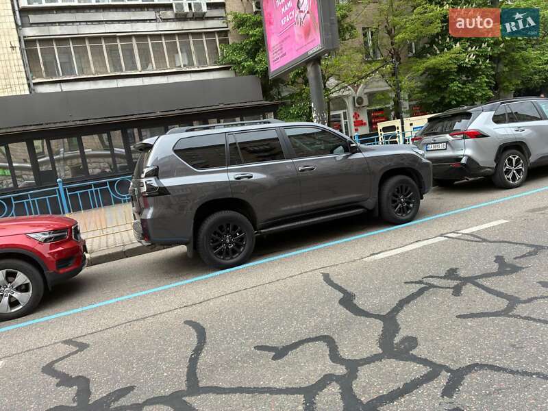 Toyota Land Cruiser Prado 2021