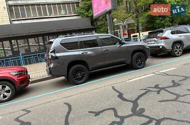 Внедорожник / Кроссовер Toyota Land Cruiser Prado 2021 в 
