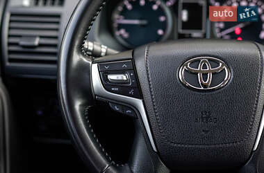 Внедорожник / Кроссовер Toyota Land Cruiser Prado 2022 в 