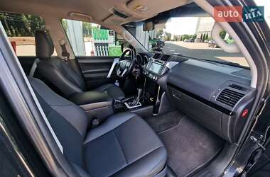 Внедорожник / Кроссовер Toyota Land Cruiser Prado 2017 в 