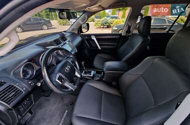 Внедорожник / Кроссовер Toyota Land Cruiser Prado 2017 в 