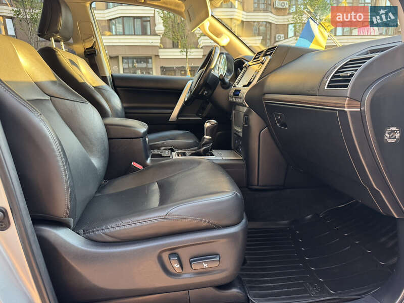 Внедорожник / Кроссовер Toyota Land Cruiser Prado 2019 в Киеве