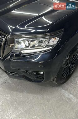 Внедорожник / Кроссовер Toyota Land Cruiser Prado 2021 в 