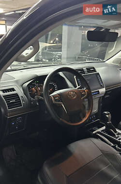 Внедорожник / Кроссовер Toyota Land Cruiser Prado 2021 в 