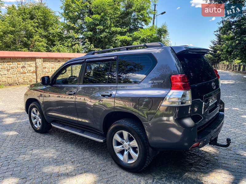 Внедорожник / Кроссовер Toyota Land Cruiser Prado 2011 в Черновцах