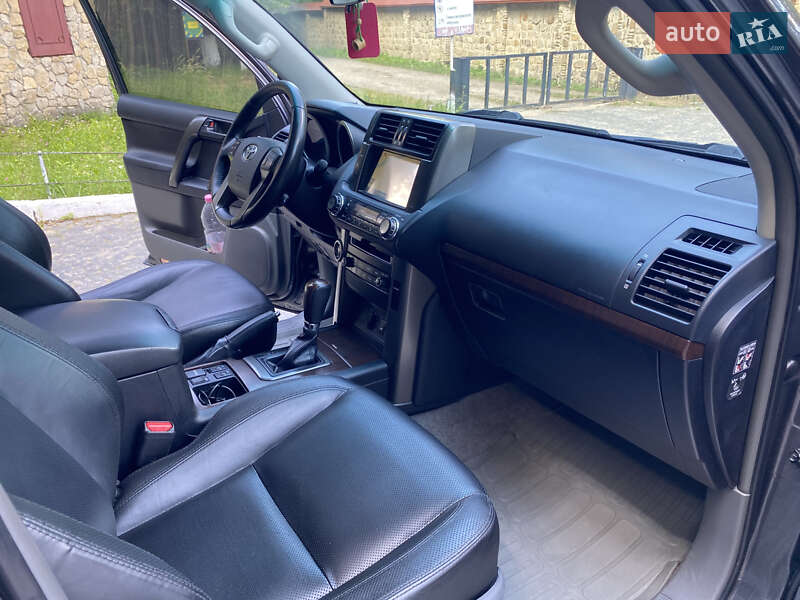 Внедорожник / Кроссовер Toyota Land Cruiser Prado 2011 в Черновцах