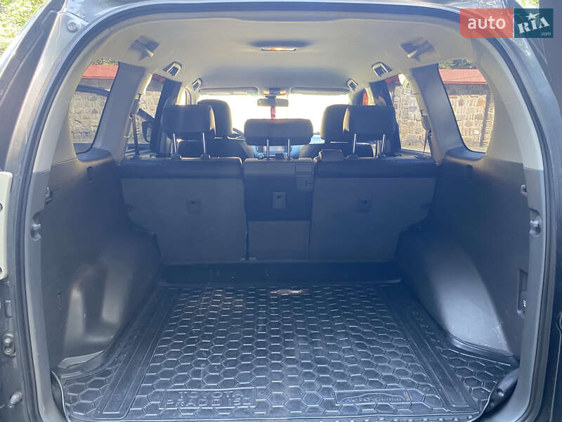 Внедорожник / Кроссовер Toyota Land Cruiser Prado 2011 в Черновцах