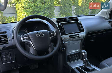 Внедорожник / Кроссовер Toyota Land Cruiser Prado 2020 в 