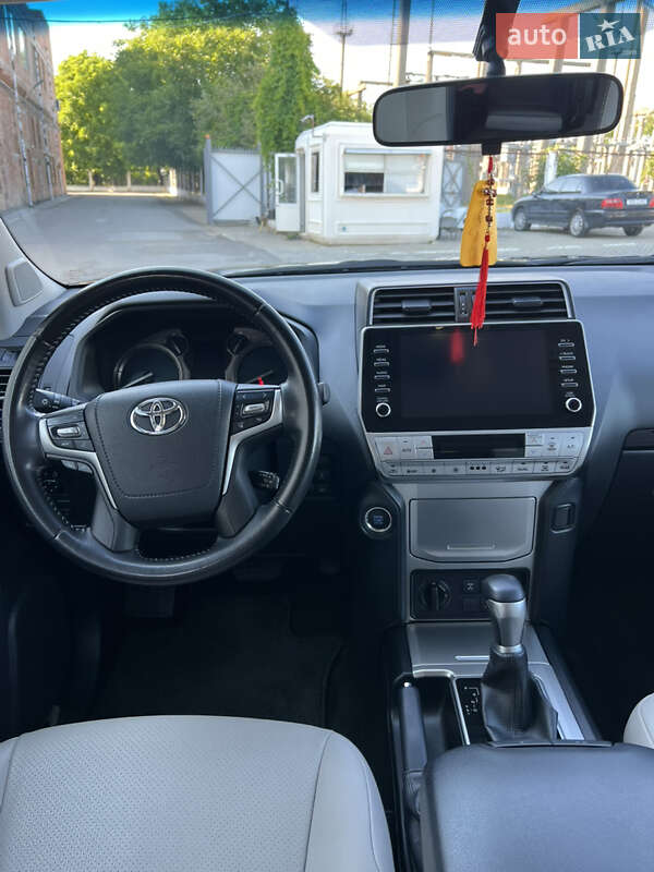 Внедорожник / Кроссовер Toyota Land Cruiser Prado 2022 в Черновцах