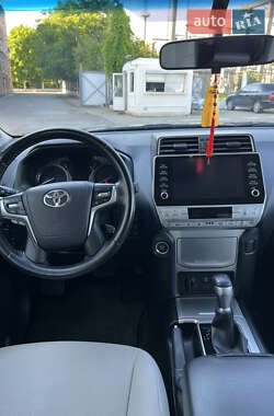 Внедорожник / Кроссовер Toyota Land Cruiser Prado 2022 в 