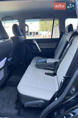 Внедорожник / Кроссовер Toyota Land Cruiser Prado 2022 в 