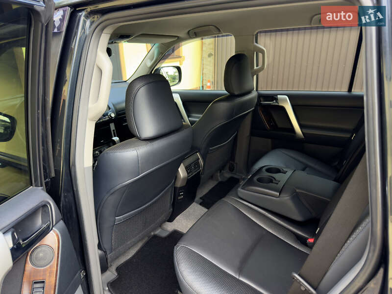 Позашляховик / Кросовер Toyota Land Cruiser Prado 2012 в Києві