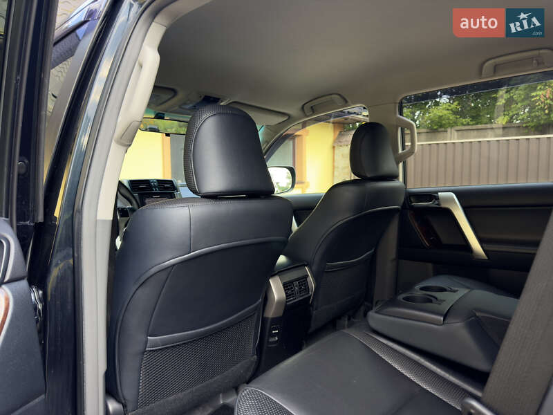 Позашляховик / Кросовер Toyota Land Cruiser Prado 2012 в Києві