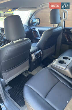 Внедорожник / Кроссовер Toyota Land Cruiser Prado 2012 в 