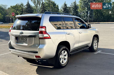 Позашляховик / Кросовер Toyota Land Cruiser Prado 2017 в 