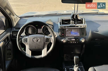 Позашляховик / Кросовер Toyota Land Cruiser Prado 2017 в 