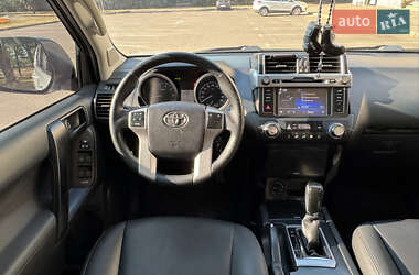 Позашляховик / Кросовер Toyota Land Cruiser Prado 2017 в 