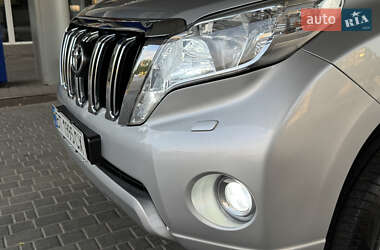 Позашляховик / Кросовер Toyota Land Cruiser Prado 2017 в 