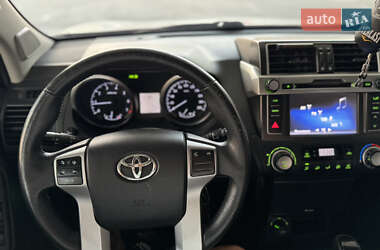 Позашляховик / Кросовер Toyota Land Cruiser Prado 2017 в 