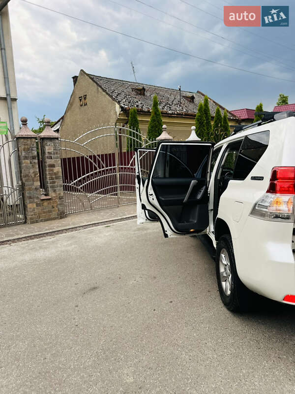 Позашляховик / Кросовер Toyota Land Cruiser Prado 2012 в Нижній Апші