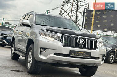 Позашляховик / Кросовер Toyota Land Cruiser Prado 2019 в  фото 9 Позашляховик / Кросовер Toyota Land Cruiser Prado 2019 в