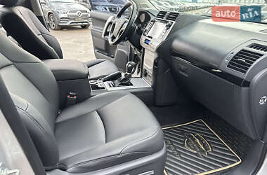Позашляховик / Кросовер Toyota Land Cruiser Prado 2019 в  фото 25 Позашляховик / Кросовер Toyota Land Cruiser Prado 2019 в