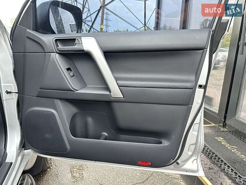 Внедорожник / Кроссовер Toyota Land Cruiser Prado 2019 в Харькове фото 26 Внедорожник / Кроссовер Toyota Land Cruiser Prado 2019 в Харькове